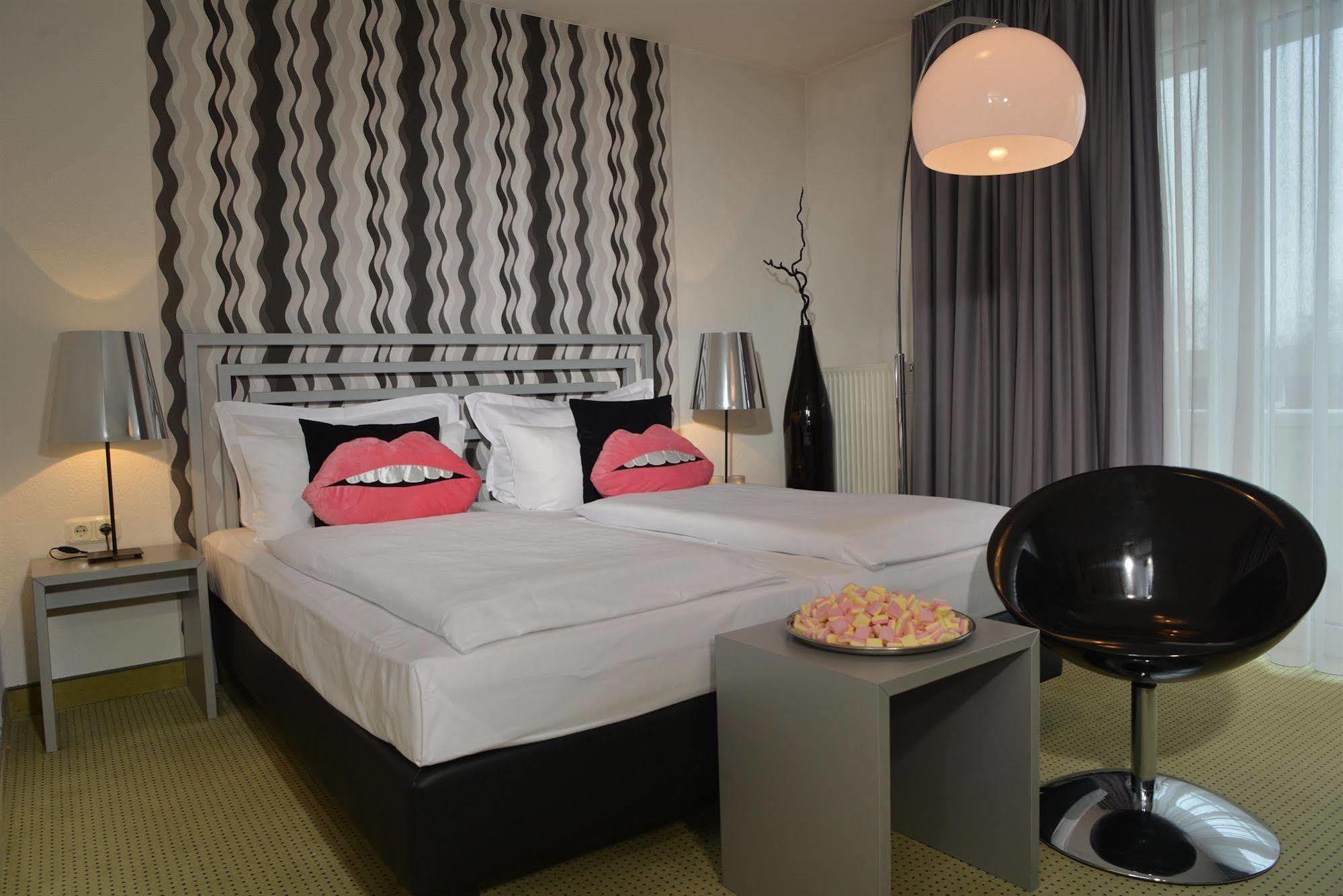 Hotel Friends Cologne Exterior photo
